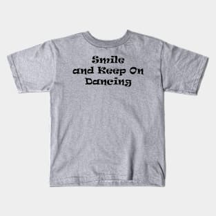 Smile and keep on dancing Kids T-Shirt